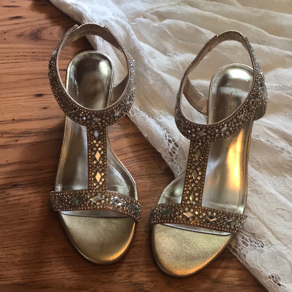 Caparros NWT Embellished Gold Metallic Wedges